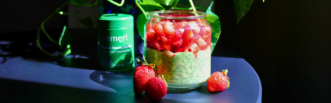 Nutritious Strawberry Matcha Overnight Oats